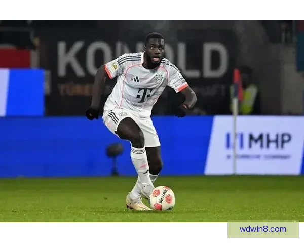 乌帕梅卡诺续约谈判引发拜仁高层不满 球员最终认错同意以团队为重